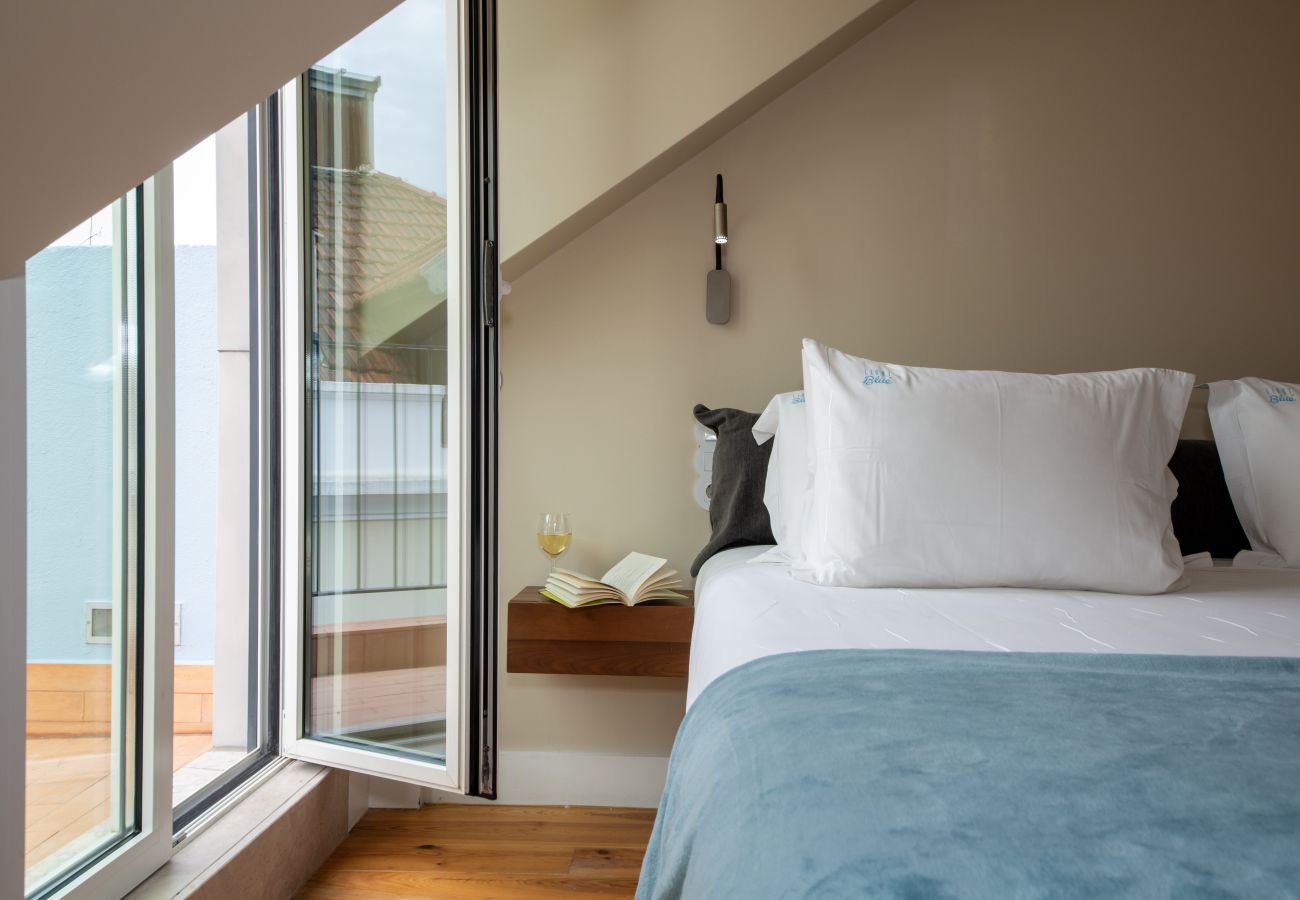 Apartamento em Lisboa - Penthouse com Varanda, Piscina e Vista Castelo e cidade