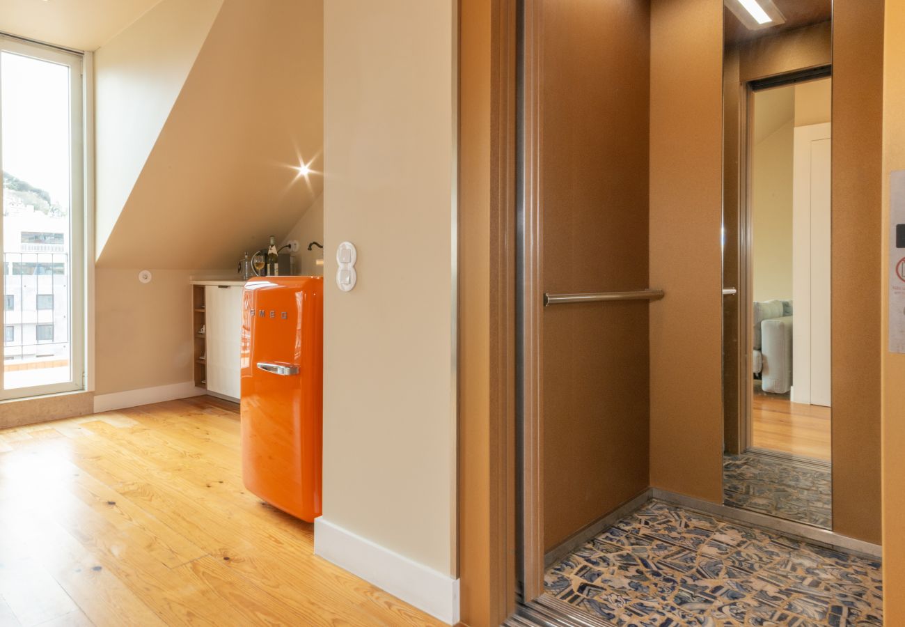 Apartamento em Lisboa - Penthouse com Varanda, Piscina e Vista Castelo e cidade