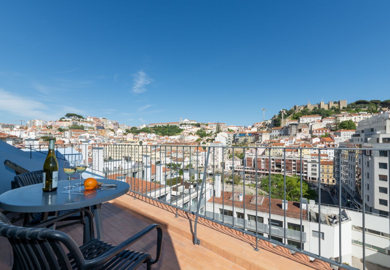 Apartamento em Lisboa - Penthouse com Varanda, Piscina e Vista Castelo e cidade