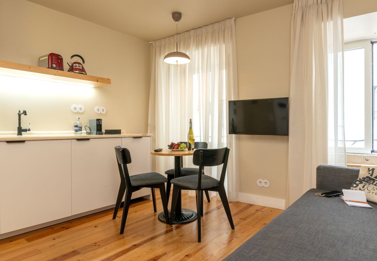 Apartamento em Lisboa - Apartamento Acolhedor no Centro Com Piscina e Espreguiçadeiras # 1