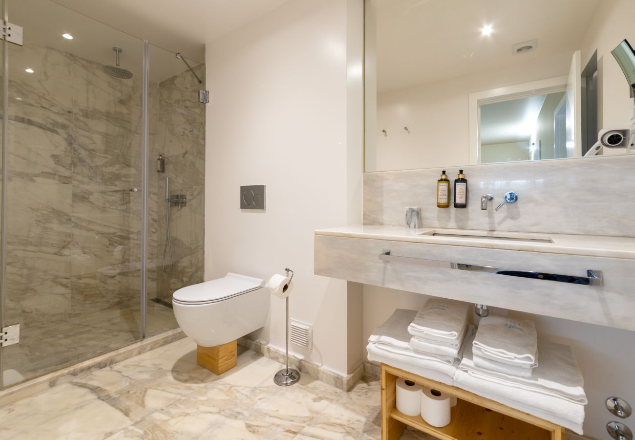 Apartamento em Lisboa - Apartamento Familiar com Varanda Panorâmica, Piscina e Vista Castelo