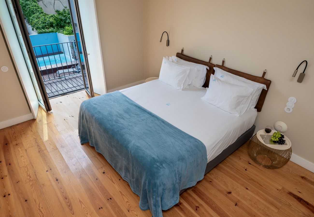 Apartamento em Lisboa - Apartamento Espaçoso com Terraço, Jacuzzi, Piscina e Vista Castelo São Jorge