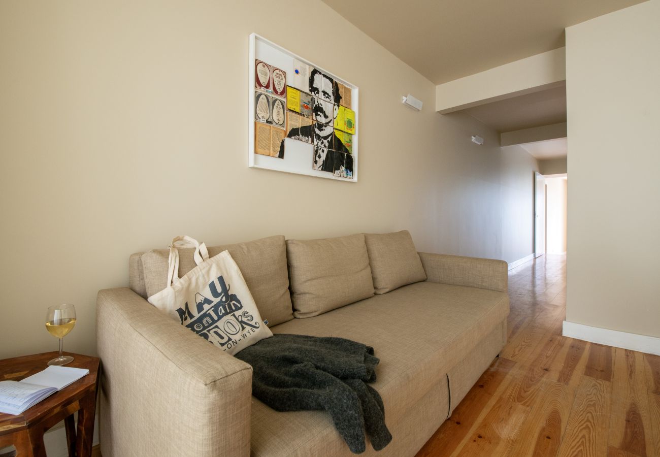Apartamento em Lisboa - Apartamento Espaçoso com Terraço, Jacuzzi, Piscina e Vista Castelo São Jorge