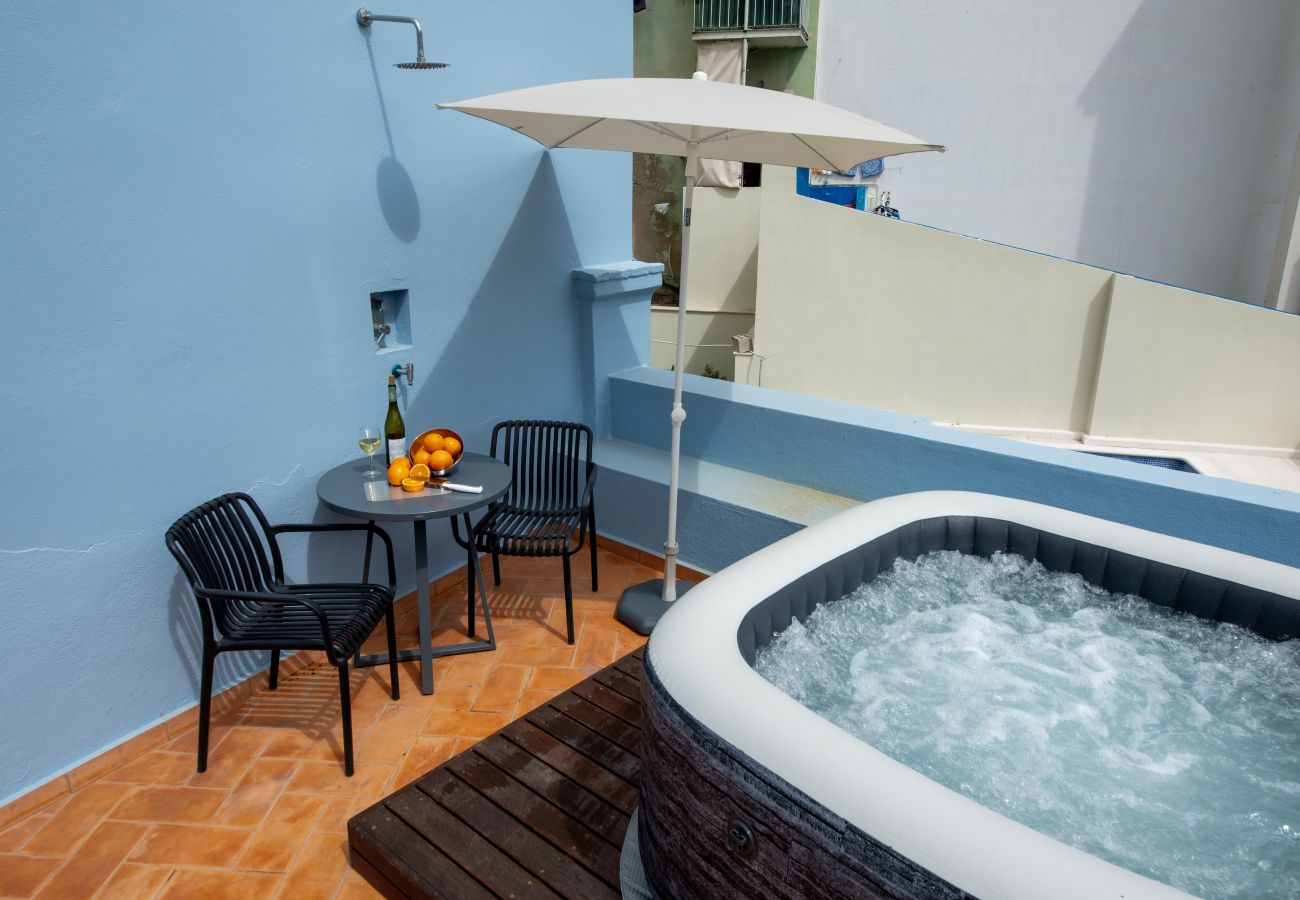 Apartamento em Lisboa - Apartamento Espaçoso com Terraço, Jacuzzi, Piscina e Vista Castelo São Jorge