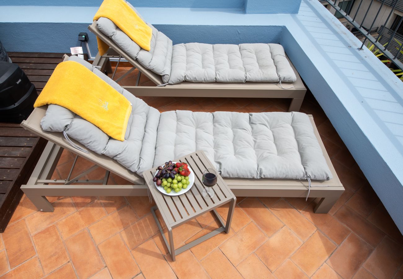 Apartamento em Lisboa - Apartamento Espaçoso com Terraço, Jacuzzi, Piscina e Vista Castelo São Jorge