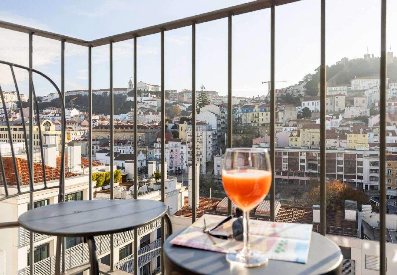 Apartment in Lisbon - Panoramic Balcony Downtown Apartment with Pool & Castle View
