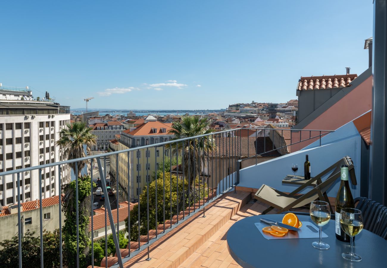 Apartment in Lisbon - Downtown Penthouse with Balcony, Pool & Castle View