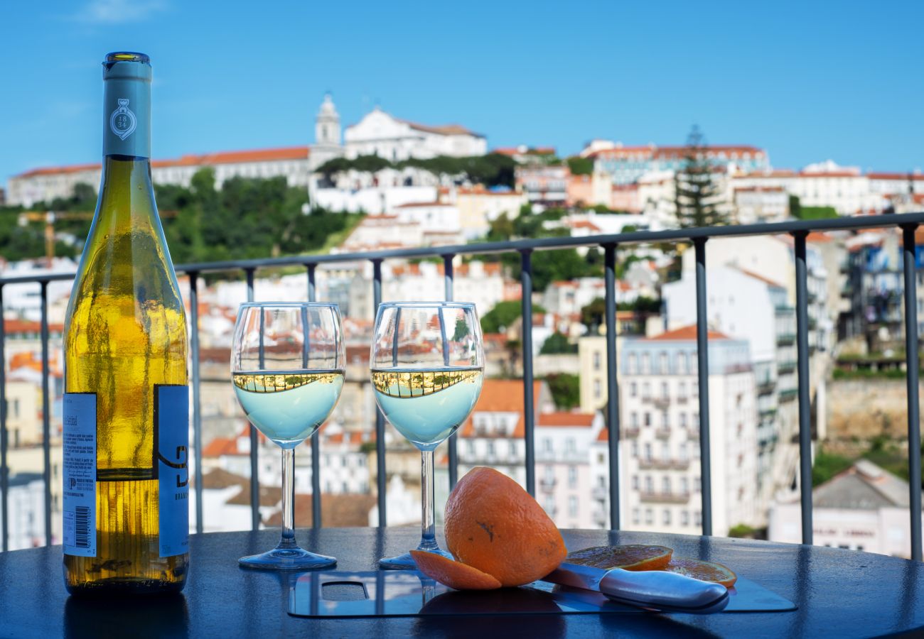 Apartment in Lisbon - Downtown Penthouse with Balcony, Pool & Castle View