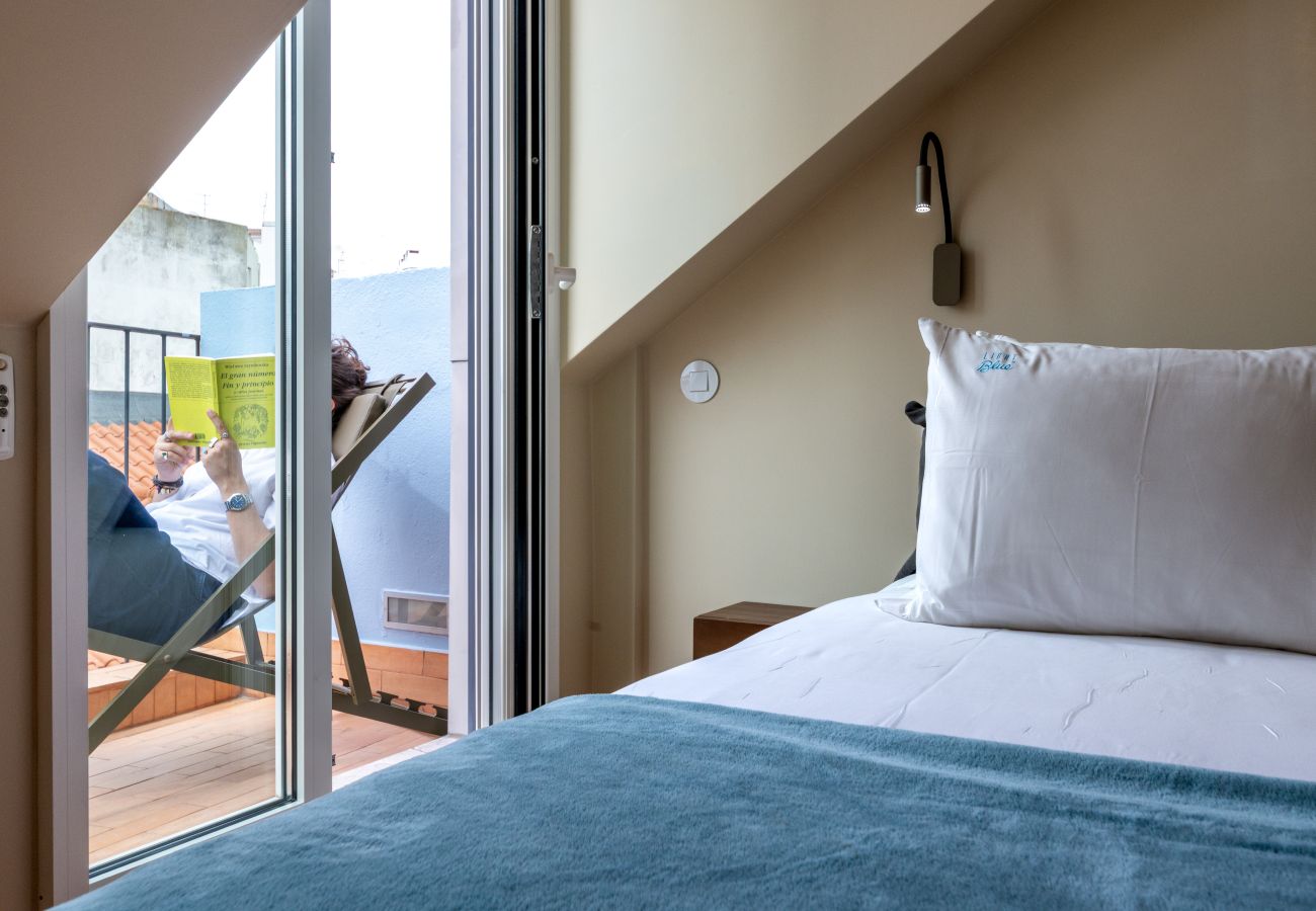 Apartment in Lisbon - Downtown Penthouse with Balcony, Pool & Castle View