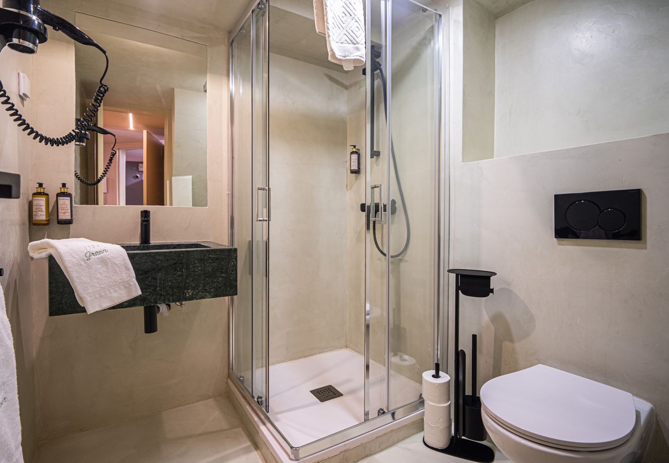 Apartment in Lisbon - Modern Apartment in Alfama with River View Terrace Access