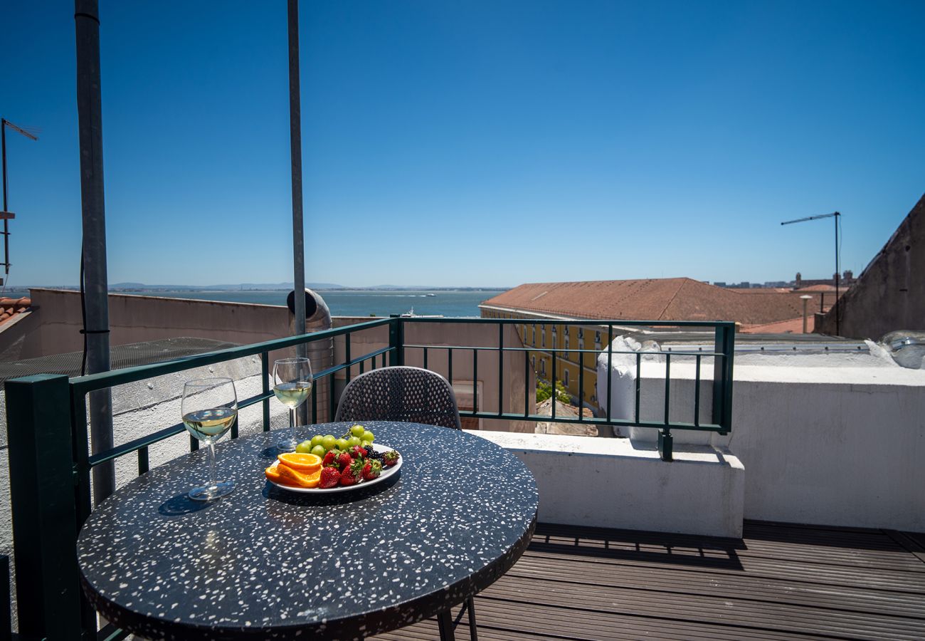 Apartment in Lisbon - Modern Apartment in Alfama with River View Terrace Access