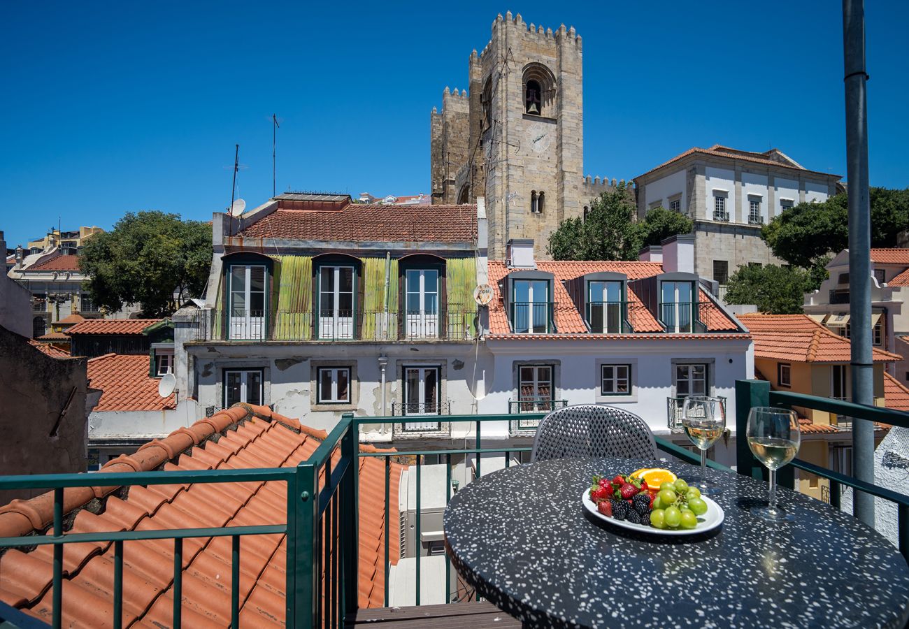 Apartment in Lisbon - Modern Apartment in Alfama with River View Terrace Access