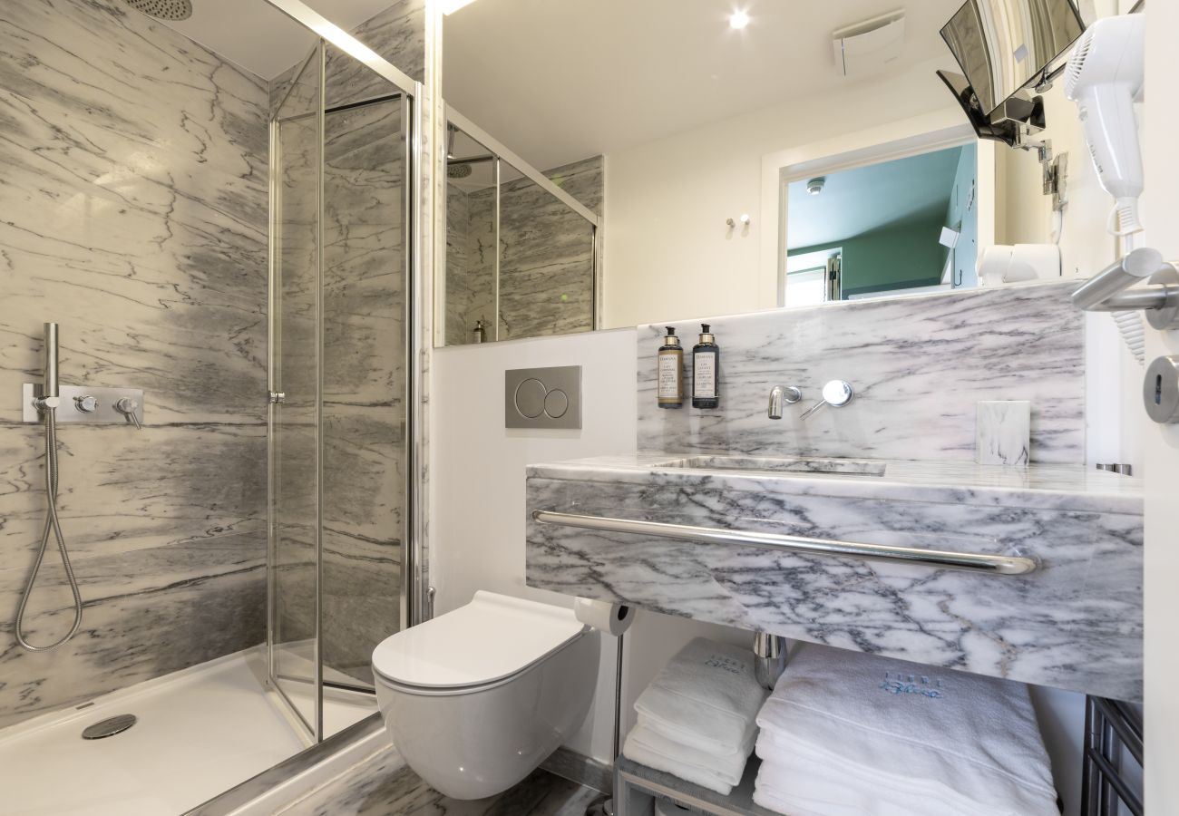 Apartment in Lisbon - Cozy Downtown Apartment with Pool and Sunbeds