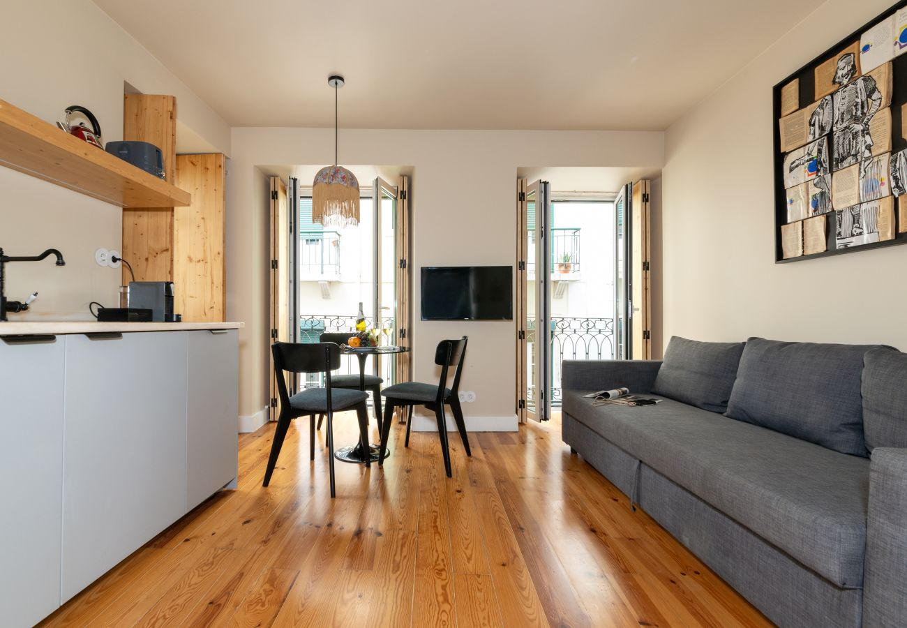 Apartment in Lisbon - Cozy Downtown Apartment with Pool and sunbeds