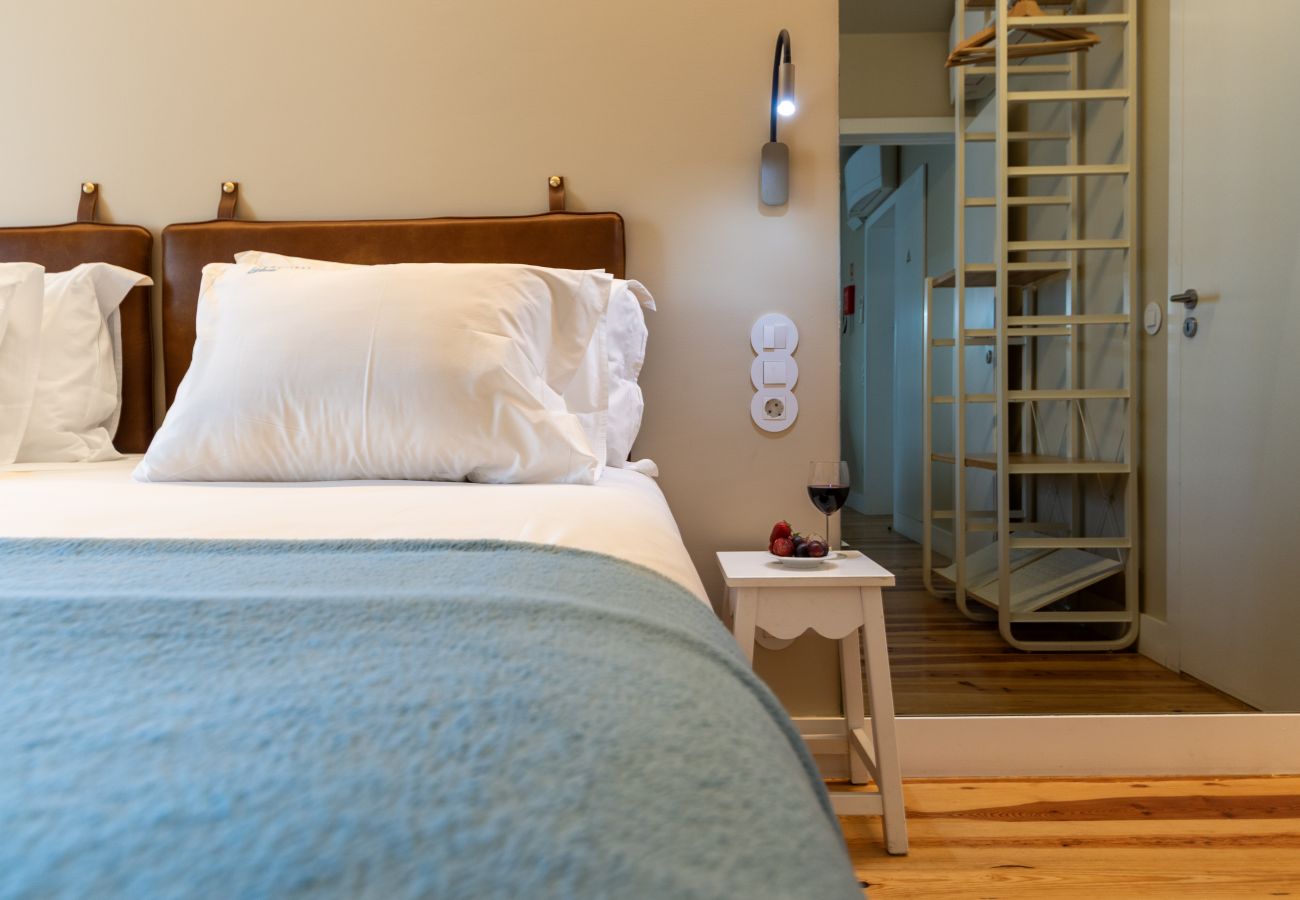 Apartment in Lisbon - Charming Downtown Apartment with Pool and Sunbeds