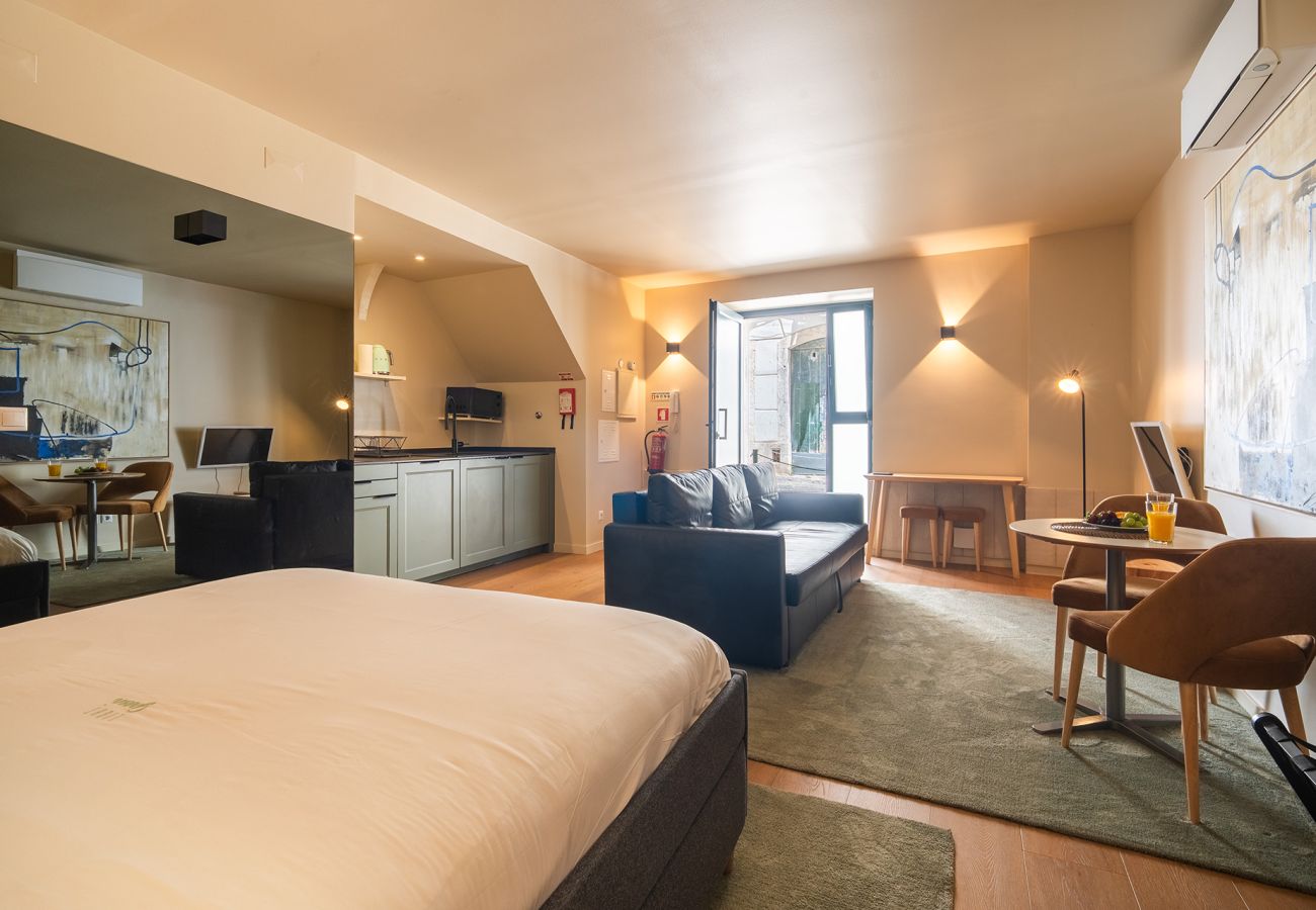 Studio in Lisbon - Authentic Alfama Studio with Access to River View Terrace