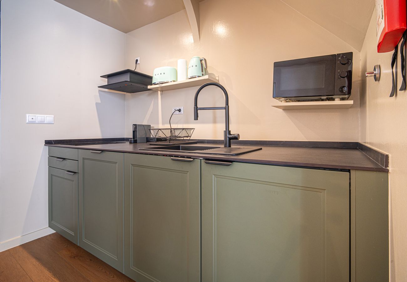 Studio in Lisbon - Authentic Alfama Studio with Access to River View Terrace