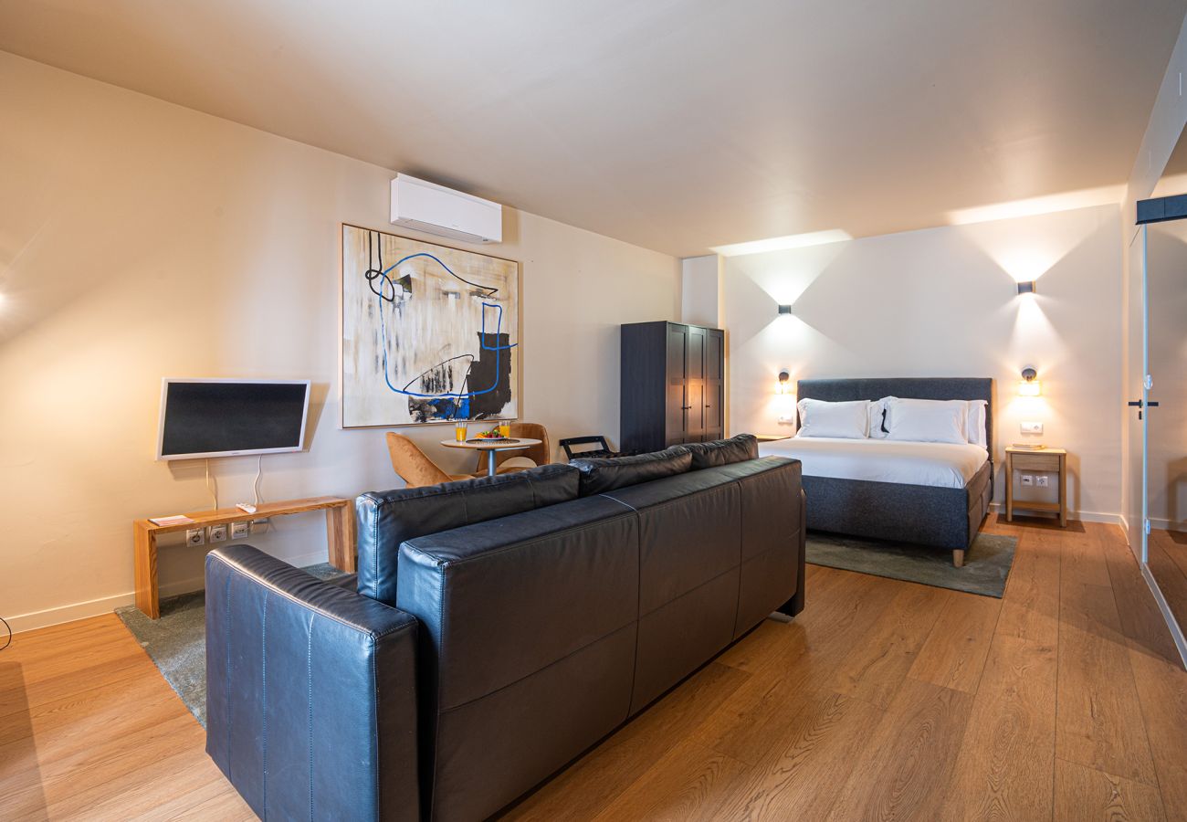 Studio in Lisbon - Authentic Alfama Studio with Access to River View Terrace