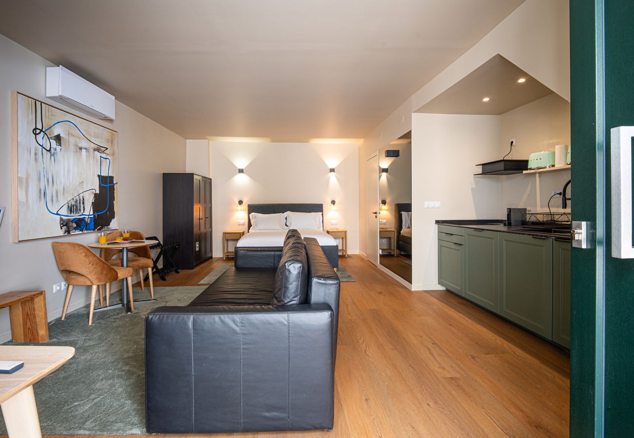 Studio in Lisbon - Authentic Alfama Studio with Access to River View Terrace
