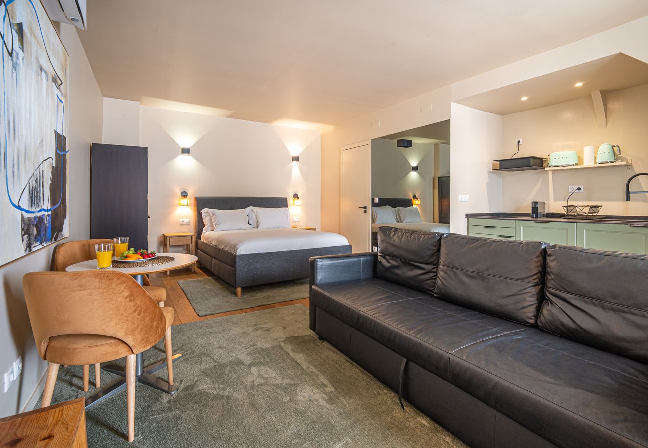 Studio in Lisbon - Authentic Alfama Studio with Access to River View Terrace