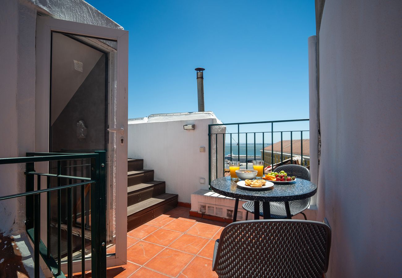 Studio in Lisbon - Downtown studio, shared terrace w/ great view