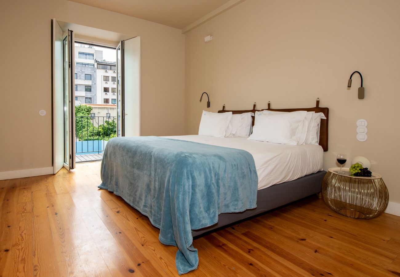 Apartment in Lisbon - Spacious Downtown Apartment with Terrace & Pool