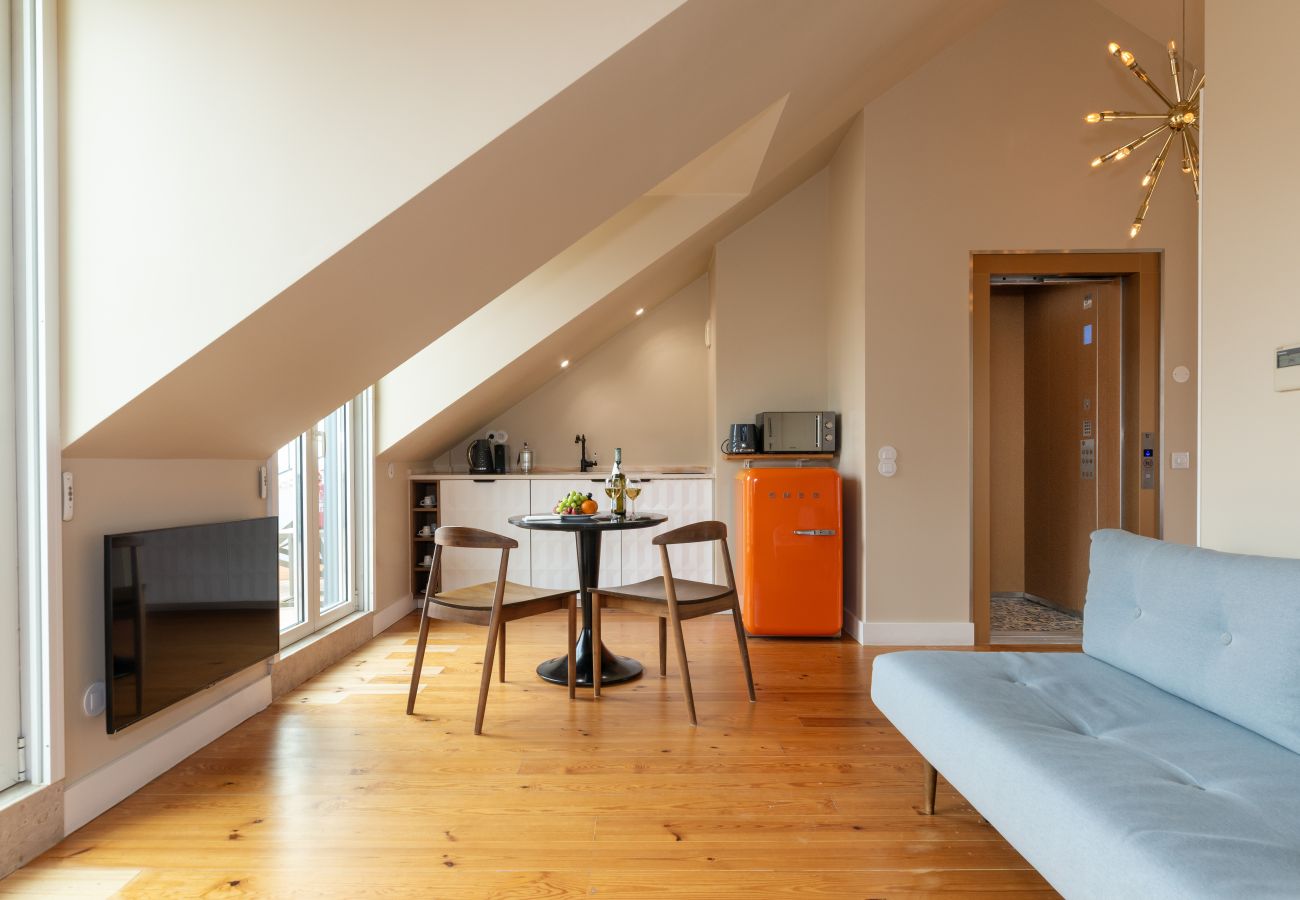 Apartamento en Lisboa ciudad - Ático con Balcón, Piscina y Vistas al Castillo y a la Ciudad