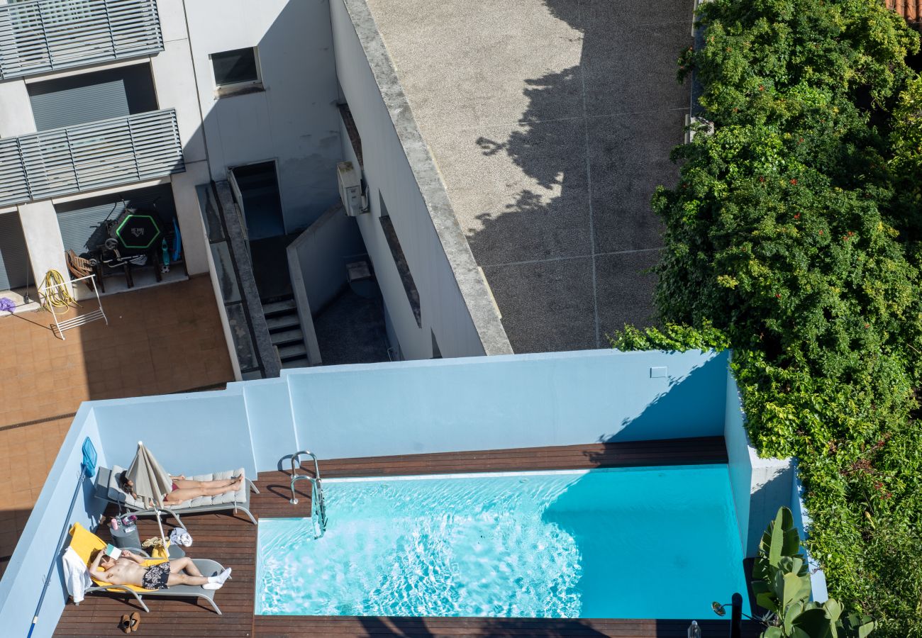 Apartamento en Lisboa ciudad - Ático con Balcón, Piscina y Vistas al Castillo y a la Ciudad