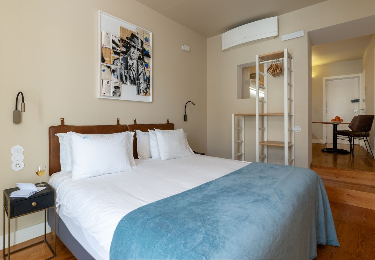 Apartamento en Lisboa ciudad - Acogedor Apartamento con Balcón, Vistas a la Piscina y al Castillo de San Jorge