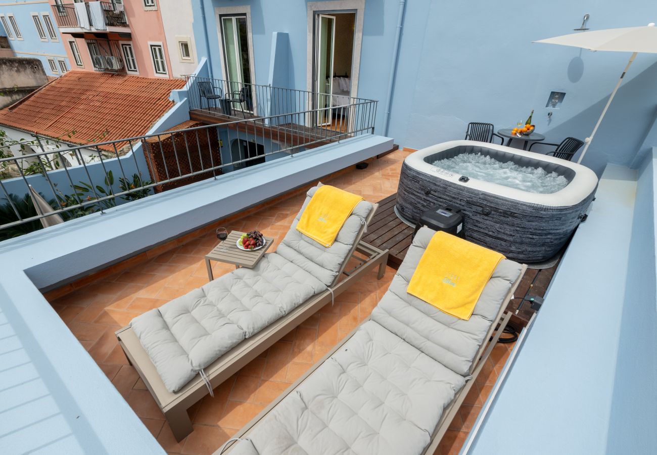Apartamento en Lisboa ciudad - Amplio Apartamento con Terraza, Jacuzzi, Piscina y Vistas al Castillo de San Jorge