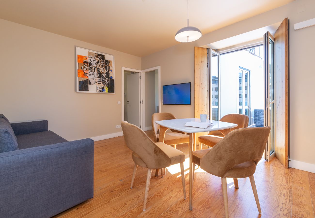 Appartement à Lisbonne - Retraite en Centre-Ville avec Terrasse Privée, Jacuzzi et Piscine