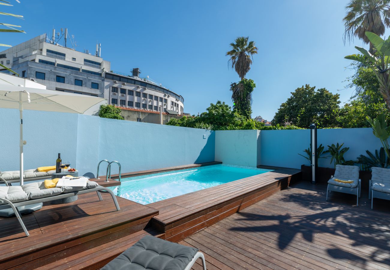 Appartement à Lisbonne - Retraite en Centre-Ville avec Terrasse Privée, Jacuzzi et Piscine