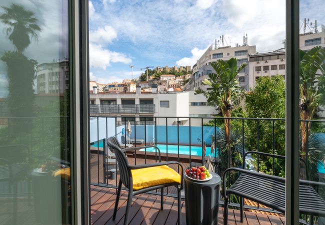 Appartement à Lisboa - Charmant Appartement avec Balcon, Vue sur la Piscine et le Château de São Jorge