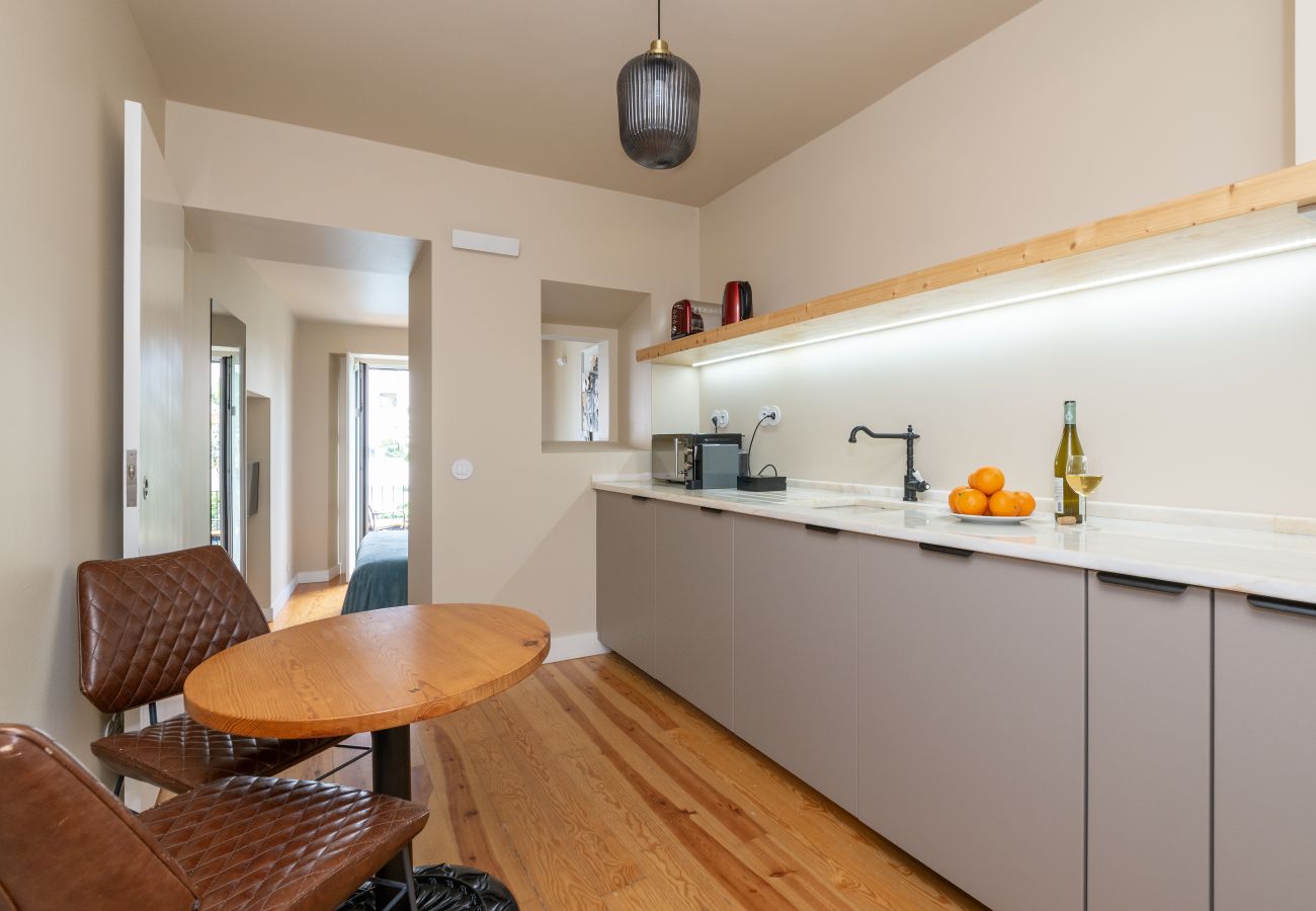 Appartement à Lisbonne - Charmant Appartement avec Balcon, Vue sur la Piscine et le Château de São Jorge