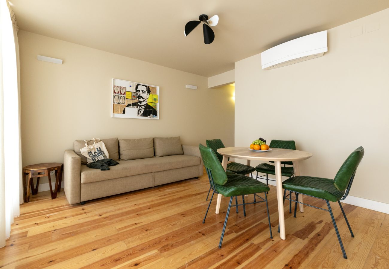 Appartement à Lisbonne - Spacieux Appartement avec Terrasse, Jacuzzi, Piscine et Vue sur le Château de São Jorge