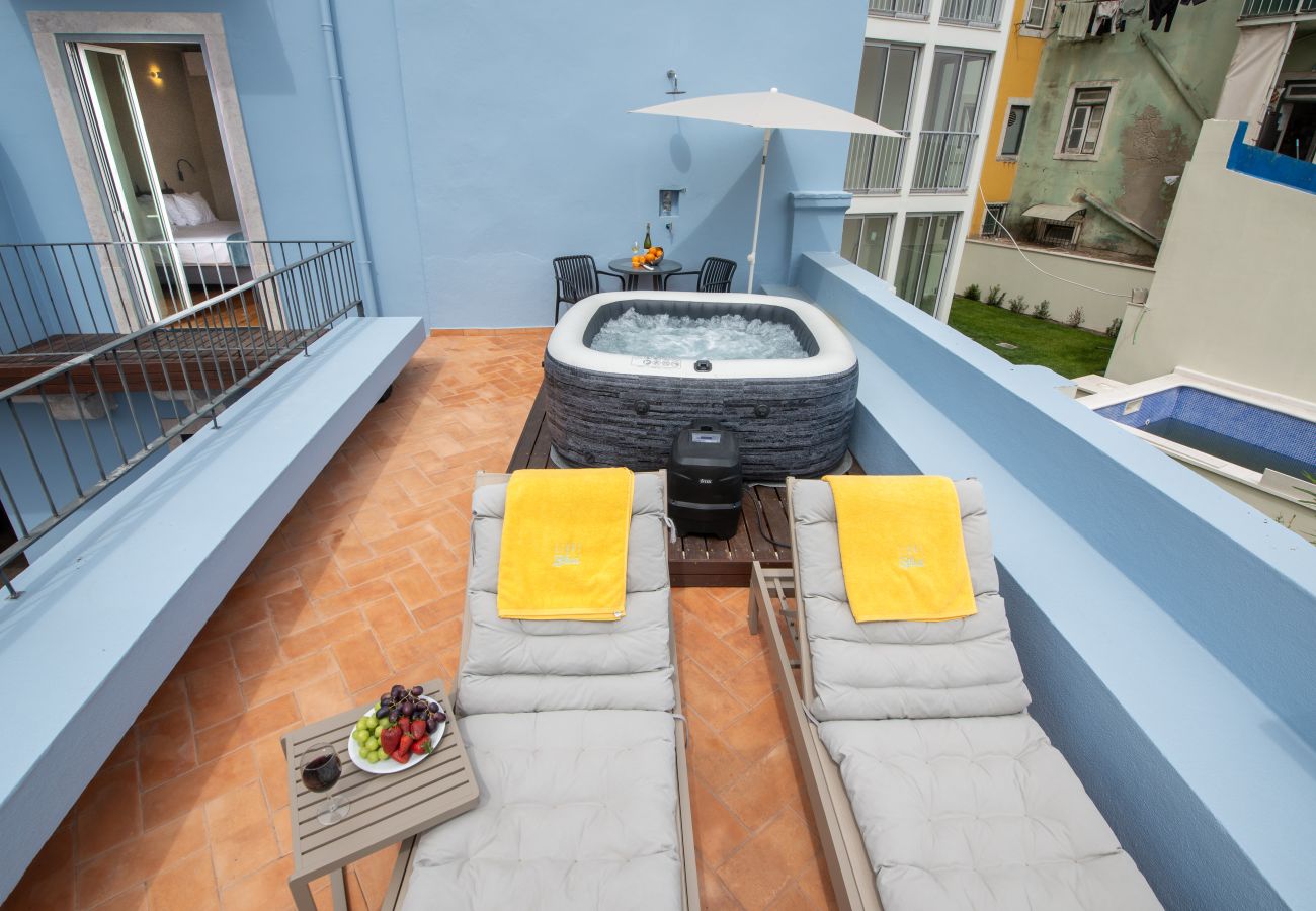 Appartement à Lisbonne - Spacieux Appartement avec Terrasse, Jacuzzi, Piscine et Vue sur le Château de São Jorge