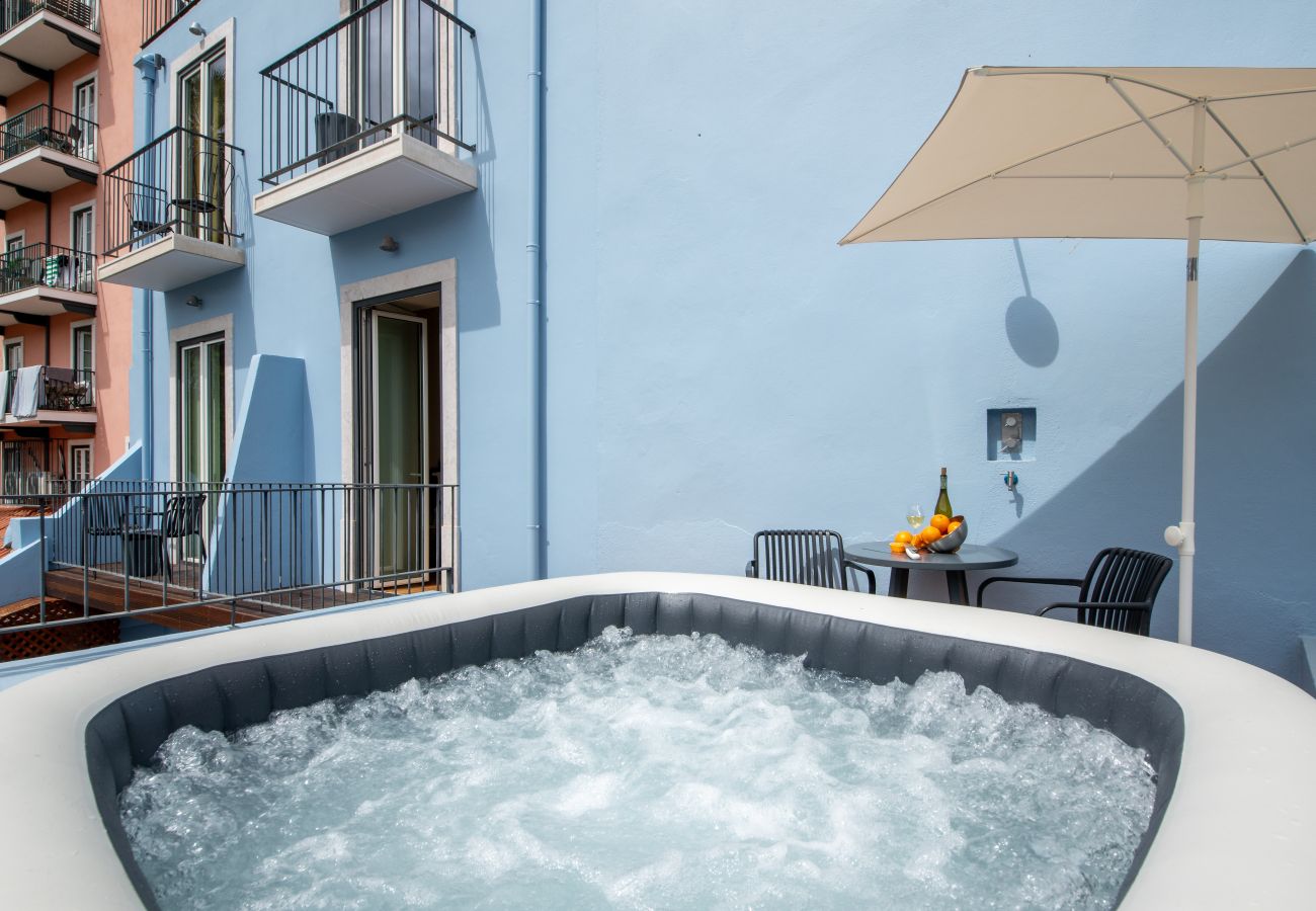 Appartement à Lisbonne - Spacieux Appartement avec Terrasse, Jacuzzi, Piscine et Vue sur le Château de São Jorge