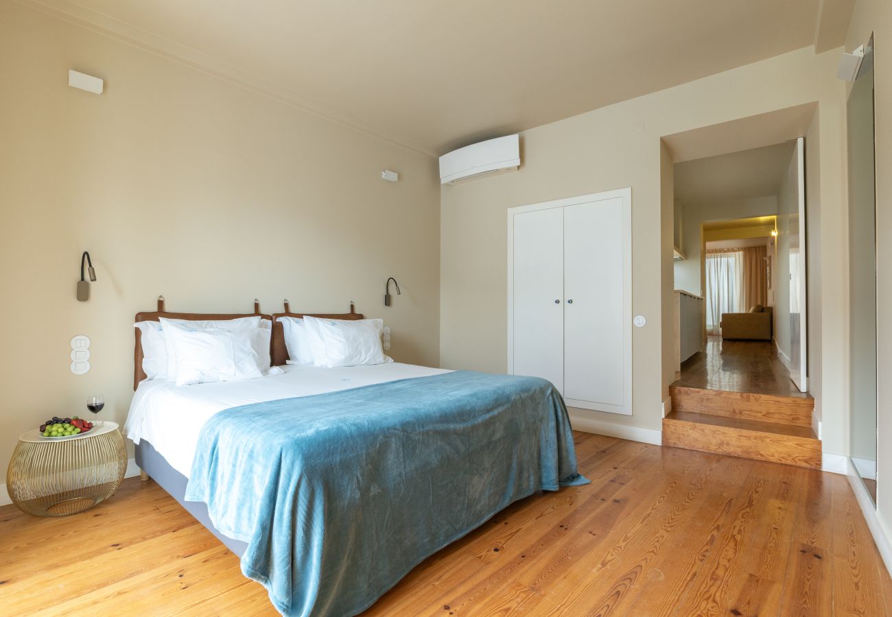 Appartement à Lisbonne - Spacieux Appartement avec Terrasse, Jacuzzi, Piscine et Vue sur le Château de São Jorge