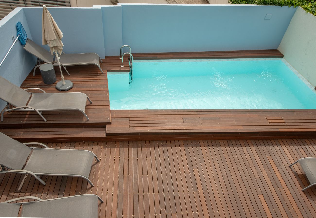 Appartement à Lisbonne - Spacieux Appartement avec Terrasse, Jacuzzi, Piscine et Vue sur le Château de São Jorge
